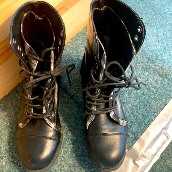 COPY - Wet Seal sz 6 cute black lace up boots y2k - Picture 2 of 4